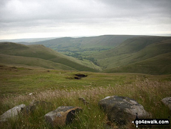 Walk d296 Jacob's Ladder and Kinder Scout from Edale - The Edale Valley from between Noe Stool (Edale Head) and Pym Chair (Edale Head)