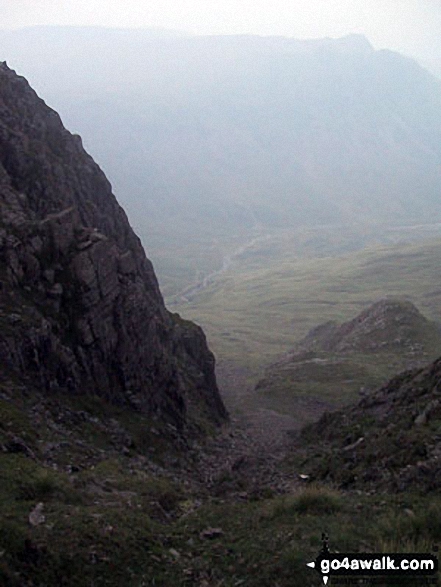 Bowfell Buttress (left), Great Langdale and The Langdale Pikes (with Harrison Stickle prominent) from the col between Bow Fell (Bowfell) and Bow Fell (Bowfell) (North Top)