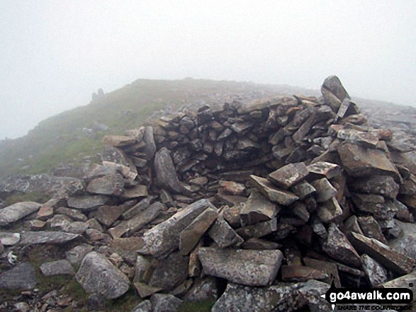 Cairn/shelter on Cadair Idris (Penygadair)