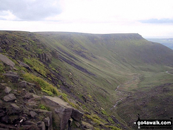 Walk gm150 Great Dove Stone Rocks Stable Stones Brow (Hoarstone Edge) from Dove Stone Reservoir, Greenfield - The Stable Stones Brow (Hoarstone Edge) and Alphin Pike ridge with Chew Brook below from Chew Reservoir