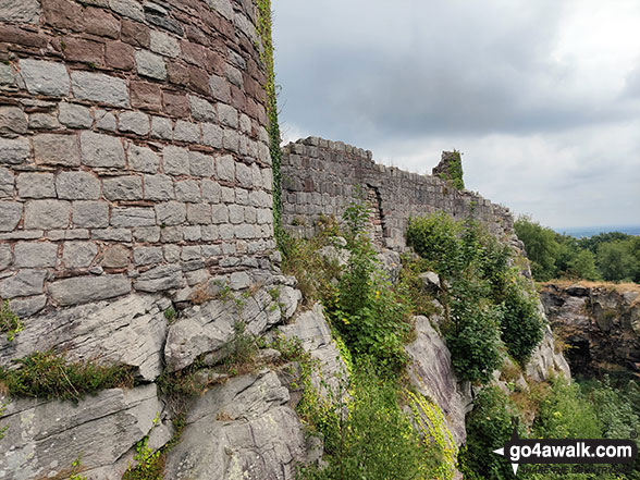 Walk ch151 The Sandstone Trail and The Shropshire Union Canal from Tiverton - The outer wall of Beeston Castle Inner Bailey