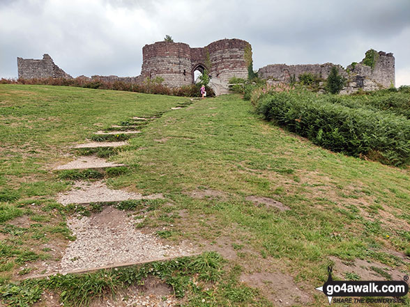 Walk ch151 The Sandstone Trail and The Shropshire Union Canal from Tiverton - Approaching Beeston Castle Inner Bailey