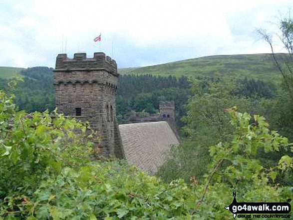 Derwent Reservoir Dam (overflowing)