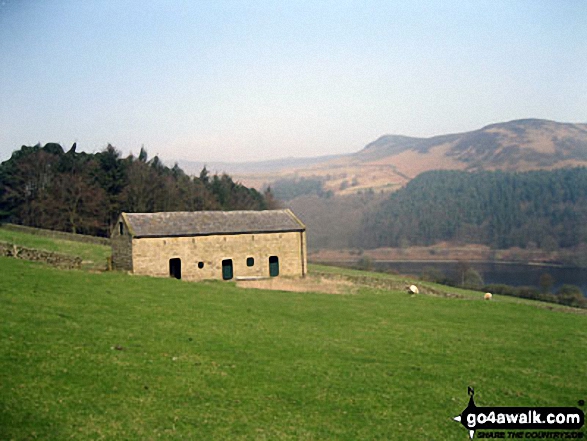 Walk d136 Crook Hill (Ladybower) from Ladybower Reservoir - Barn near Crookhill Farm on the lower slopes of Crook Hill (Ladybower)