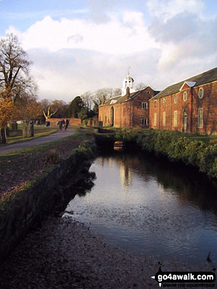 Walk gm101 The Bridgewater Canal from Dunham Town - Dunham Massey Park