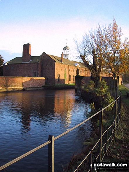 Walk gm101 The Bridgewater Canal from Dunham Town - Dunham Massey Park