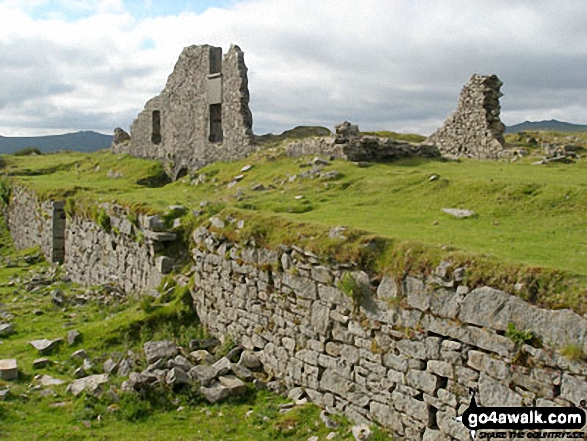 Walk de122 North Hessary Tor, Great Mis Tor and Great Staple Tor from Princetown - The ruins at Foggintor Quarry