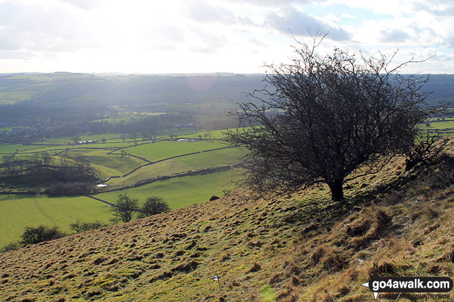 Walk d305 Stoney Middleton, Coombs Dale, Longston Moor, Wardlow Hay Cop and Foolow from Eyam - Longstonedale from Longstone Edge