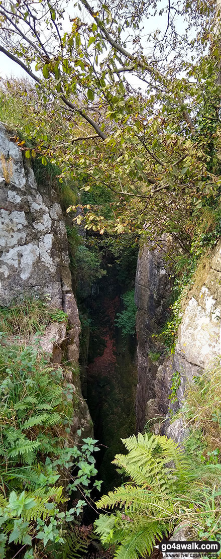 Walk d206 Monsal Dale and Ashford in the Water from Bakewell - The entrance to Eldon Hole