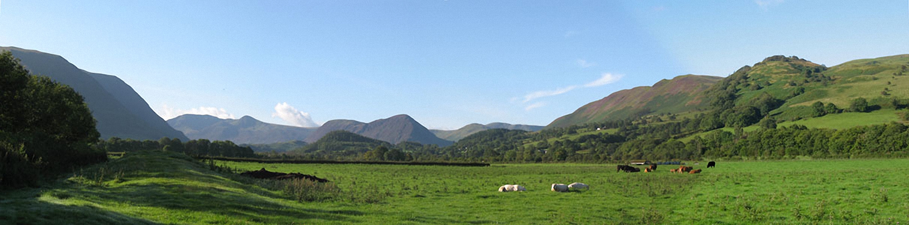 The view is across the Vale of Lorton towards Whiteside (left), High Stile and Red Pike (Buttermere), Mellbreck (centre) and Fellbarrow and Low Fell (right)