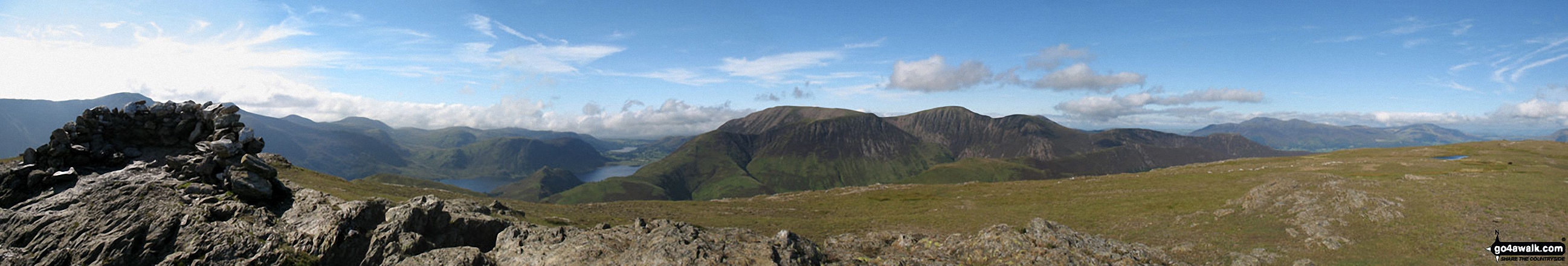 Walk c120 The Ennerdale Horseshoe - The summit shelter, Mellbreak, Rannerdale Knotts, Buttermere, Grasmoor, Whiteless Pike, Wandope, Crag Hill (Eel Crag), Sail and Knott Rigg from the summit of Robinson