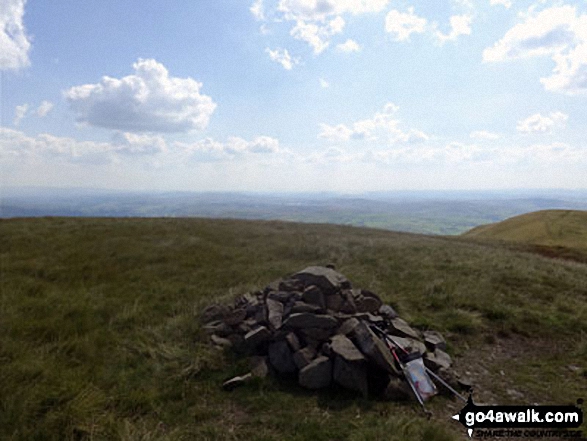 Walk c180 The Howgills from Low Carlingill Bridge - Fell Head (Howgills) summit cairn