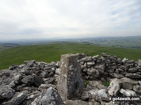 Walk Langcliffe walking UK Mountains in The Southern Dales Area The Yorkshire Dales National Park North Yorkshire, England