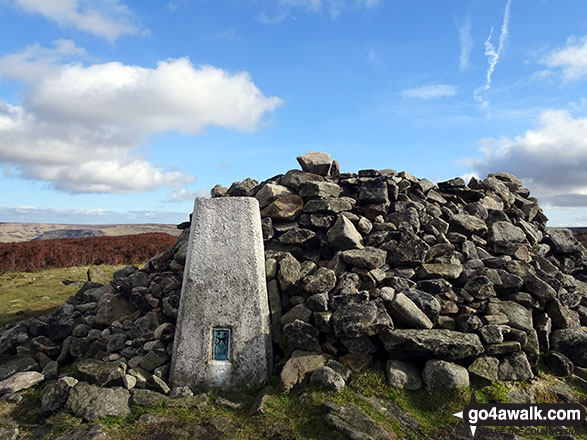 Walk gm134 Stable Stones Brow (Hoarstone Edge) and Alphin Pike from Dove Stone Reservoir, Greenfield - Alphin Pike summit cairn and trig point