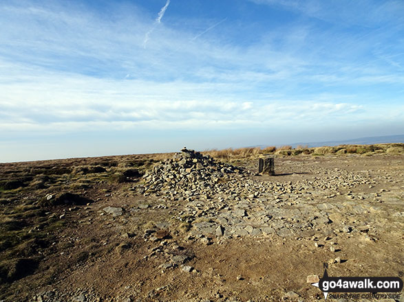 Walk d263 Seal Stones (Kinder Scout), Fairbrook Naze (Kinder Scout) and Mill Hill from Birchin Clough - Mill Hill (Ashop Head) summit cairn