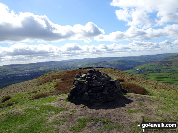 Walk d168 Mount Famine from Slackhall - South Head (Hayfield) summit cairn