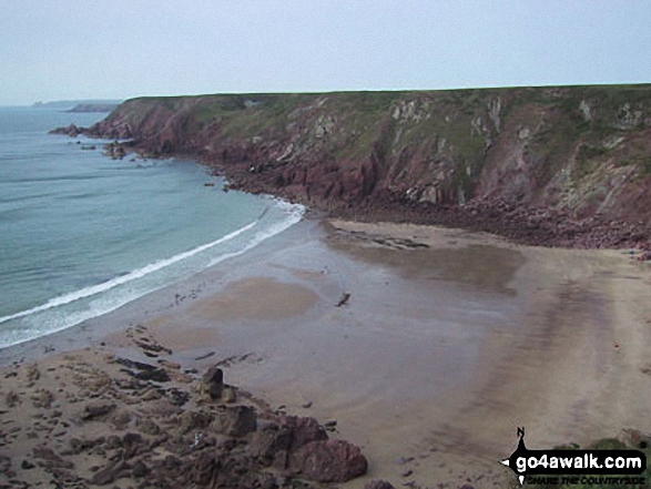 Walk pe115 Traeth Bach Natural Arch from Moylgrove - St Ann's Head, Pembrokeshire Coast