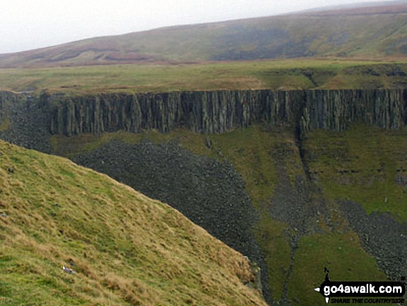 Looking across High Cup from the Narrow Gate path (Pennine Way)