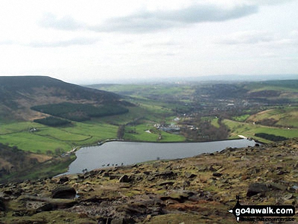 Walk gm150 Great Dove Stone Rocks Stable Stones Brow (Hoarstone Edge) from Dove Stone Reservoir, Greenfield - Dovestones Reservoir from Bramley's Cot