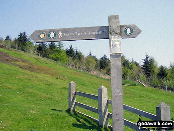 Walk dn174 Moel Famau from Bwlch Penbarras - The Offa's Dyke Path sign at Bwlch Penbarras