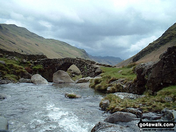 Walk c280 Hard Knott from Jubilee Bridge, Eskdale - Lingcove Bridge