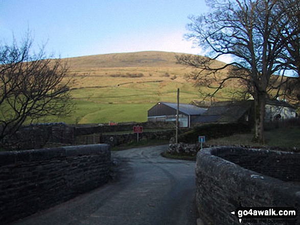 Walk c319 Cross Wold from Dent Railway Station - Great Knoutberry Hill (Widdale Fell) from Stone House Bridge