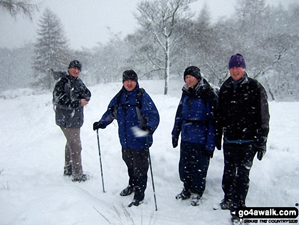 Heavy snow on the descent down Winhill Pike (Win Hill)