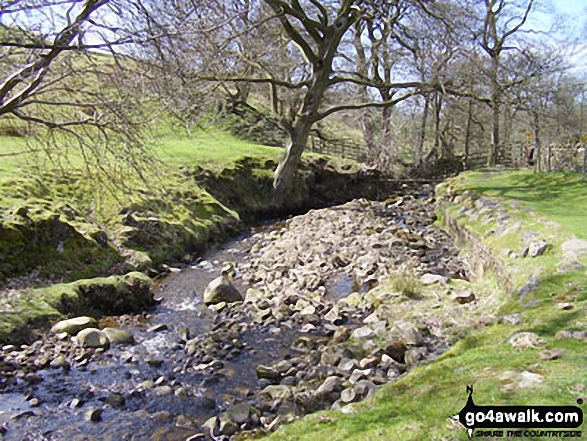 Walk l105 Lad Law (Boulsworth Hill) from Trawden - Colne Water, Wycoller village