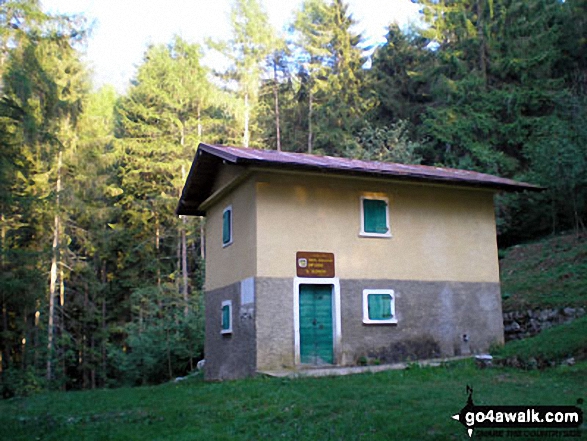 Walk ve138 Cime di Ventrar (Monte Baldo) and Capitello San Valentino from Malcesine - The Il Signor mountain refuge hut on the lower slopes of Monte Baldo