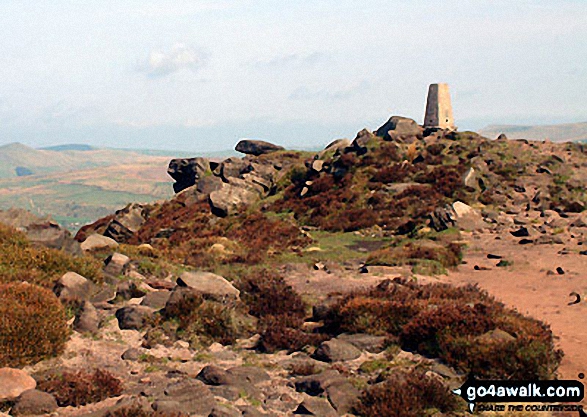 Walk s116 The Roaches, Hen Cloud, Meerbrook and Lud's Church from Gradbach - The Roaches Summit