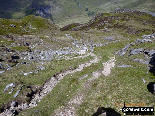 The rocky descent into Bwlch Cwm-trwsgl