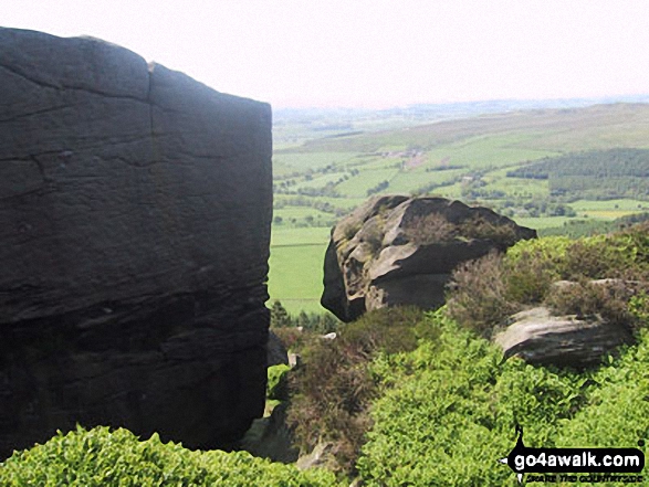 Walk ny167 Ryelstone Fell, Sharp Haw and Rough Crag from Embsay - On Crookrise Crag Top