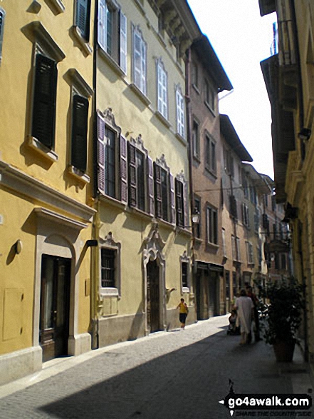 Walk lo103 Madonna Del Rio and San Bartolomeo from Salo - One of Salo's many narrow streets, Lago di Garda (Lake Garda)