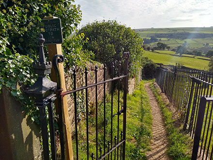 Walk sy101 Onesmoor (Kirk Edge) from Low Bradfield - Footpath beside High Bradfield Church