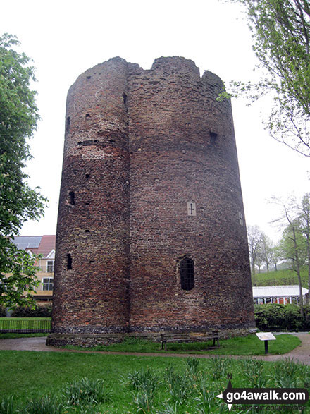 Walk nf101 Pulls Ferry and The River Wensum from Norwich - Cow Tower, Norwich