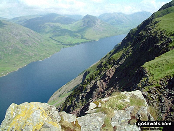 Walk c423 The Wast Water Round from Wasdale Head, Wast Water - Red Pike (centre left), Pillar, Yewbarrow (centre), Kirk Fell & Great Gable (right) beyond Wast Water from Whin Rigg