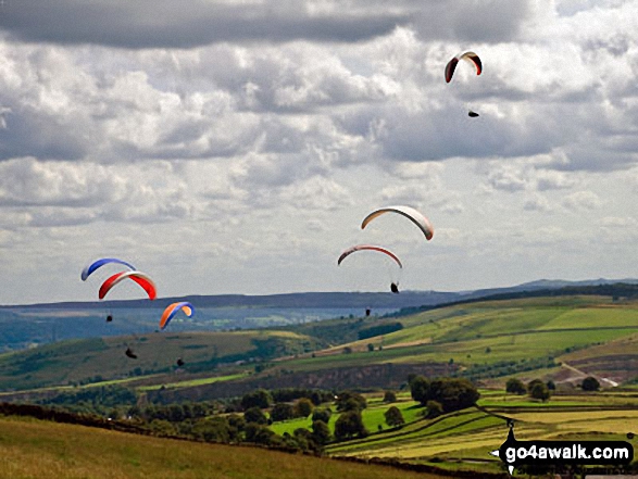 Walk d111 Foolow, Abney and Bretton from Eyam - Para gliders above Bretton, Eyam Edge