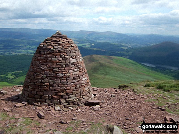 Carn Pica above Twyn Du (Waun Rydd)