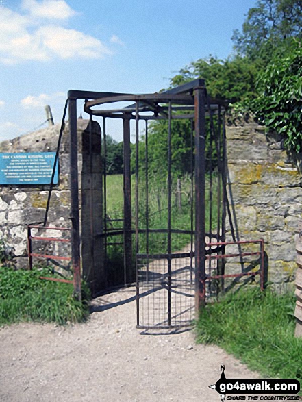 Walk d297 Birchen Edge, Nelson's Monument and Wellington's Monument from Baslow - The Tall Rotary Gate allowing entrance to Chatsworth Park from Baslow