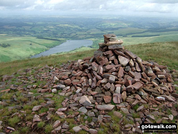 Cairn in the summit of Fan Gyhirych