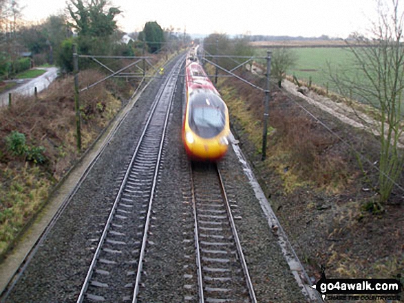 Walk ch118 Dutton Locks from Acton Bridge - London bound express train from near Acton Bridge