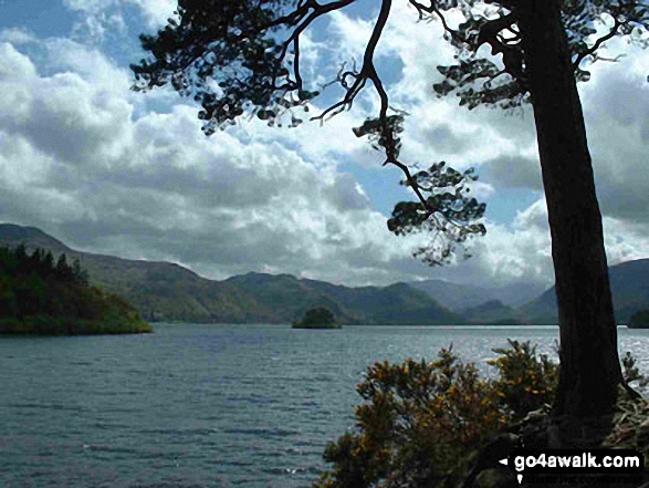 Walk c401 Friar's Crag and Castlerigg StoneCircle from Keswick - Looking South across Derwent Water from Friar's Crag