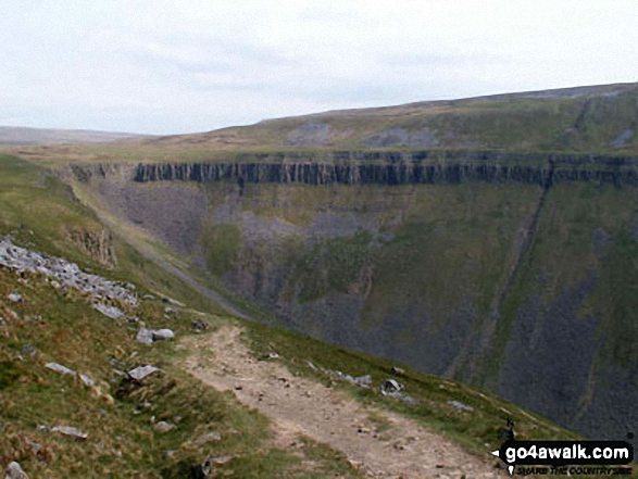 Walk c438 Murton Fell and High Cup Nick from Dufton - On the Pennine Way approaching High Cup (High Cup Nick)