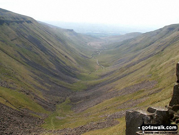 Walk du144 High Cup Nick and Meldon Hill from Cow Green Reservoir - Looking South West down High Cup (High Cup Nick)