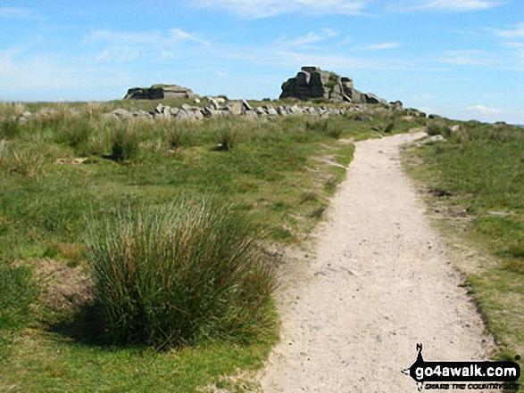 Walk de104 South Hessary Tor and Black Tor from Princetown - Approaching South Hessary Tor