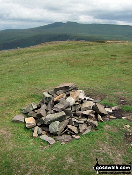 Craig Cerrig-gleisiad summit cairn