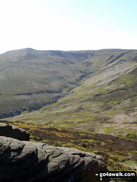 Walk d108 Edale Moor (Kinder Scout) and Crookstone Knoll (Kinder Scout) from Edale - Grindsbrook Knoll and Grindsbrook Clough from Ringing Roger on the edge of The Kinder Plateau (Edale Moor)