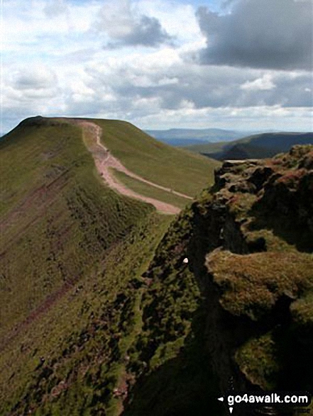 Walk po107 Y Gyrn, Corn Du and Pen y Fan from The Storey Arms Outdoor Centre - Corn Du from Pen y Fan