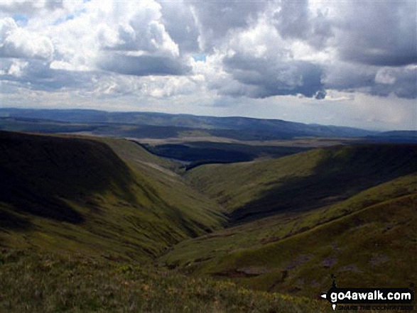 Walk po107 Y Gyrn, Corn Du and Pen y Fan from The Storey Arms Outdoor Centre - On Craig Gwaun Taf