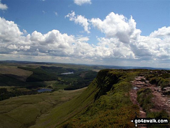 Walk po107 Y Gyrn, Corn Du and Pen y Fan from The Storey Arms Outdoor Centre - Descending Pen y Fan